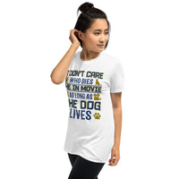 The dog lives Unisex-T-Shirt