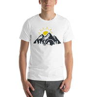 Sonnenaufgang in den Bergen Unisex-T-Shirt